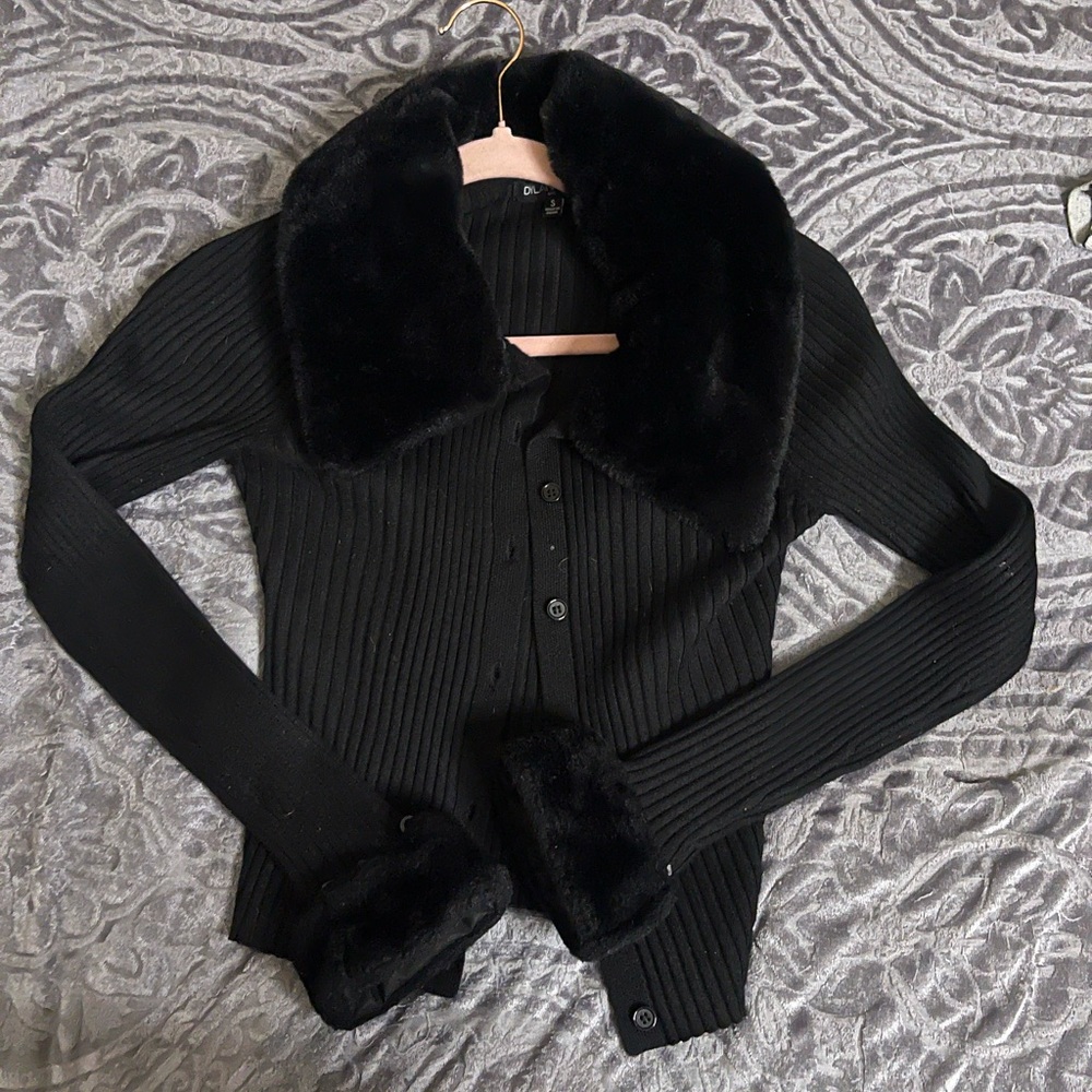 Black Ribbed Sweater with Faux Fur Collar